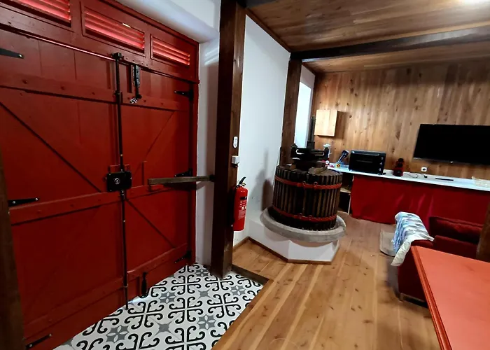 Um Da Casa Do Monte Adega *