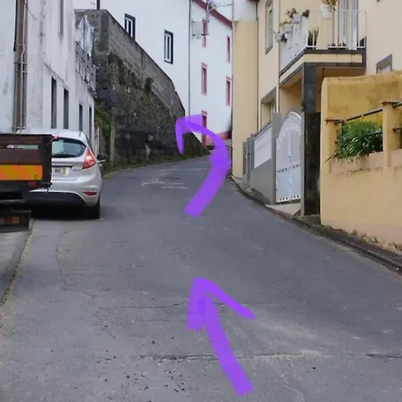 Um Da Casa Do Monte Adega Agua de Alto