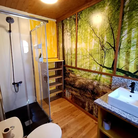 Um Da Casa Do Monte Adega Agua de Alto