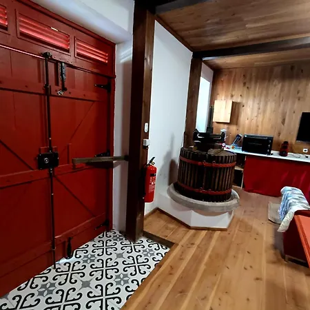Um Da Casa Do Monte Adega *